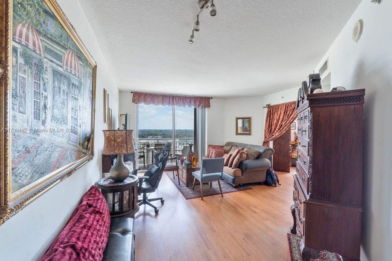 METROPOLIS I AT DADELAND - Residential