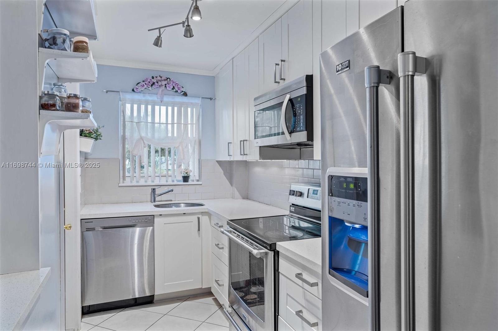 PARADISE VILLAS CONDO - Residential