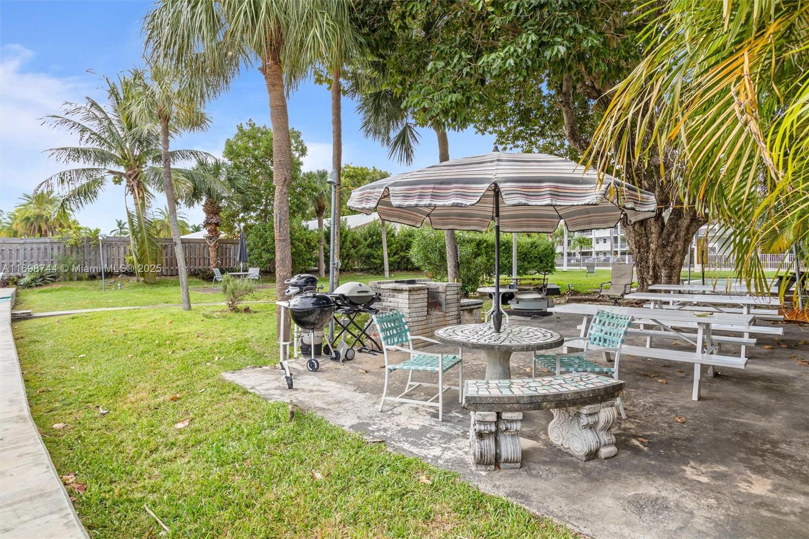 PARADISE VILLAS CONDO - Residential