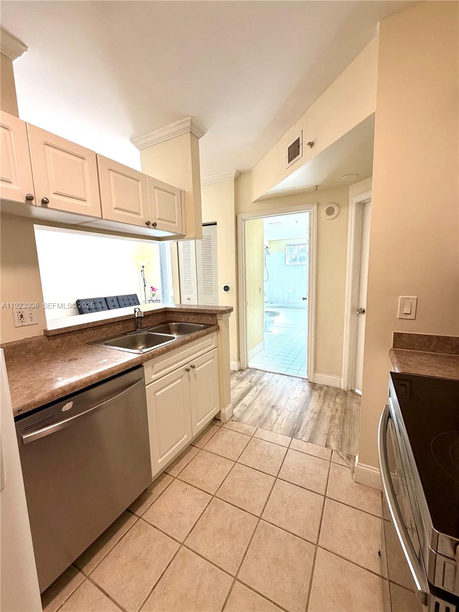 PORTO BELLAGIO CONDO - Residential