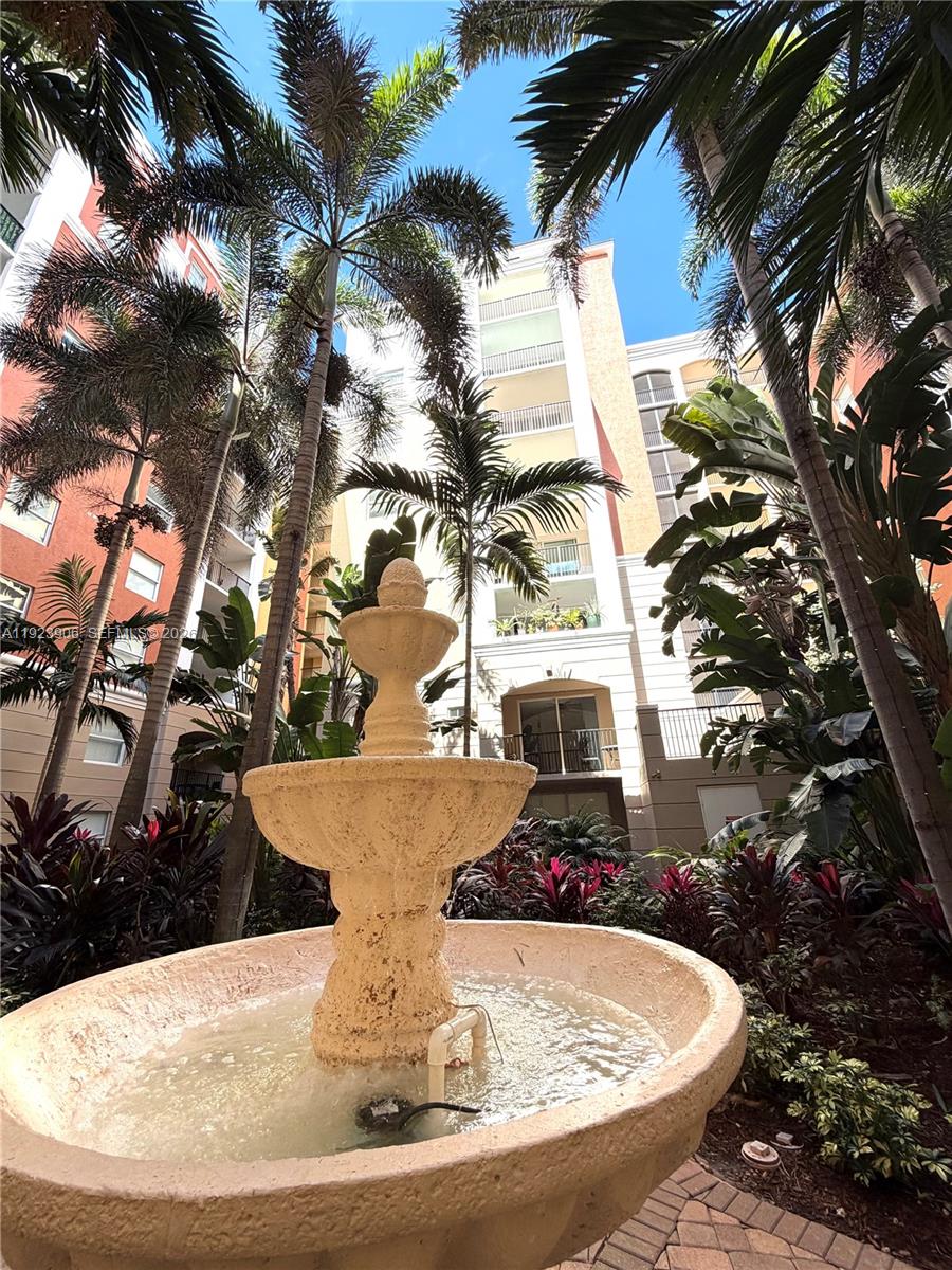 PORTO BELLAGIO CONDO - Residential