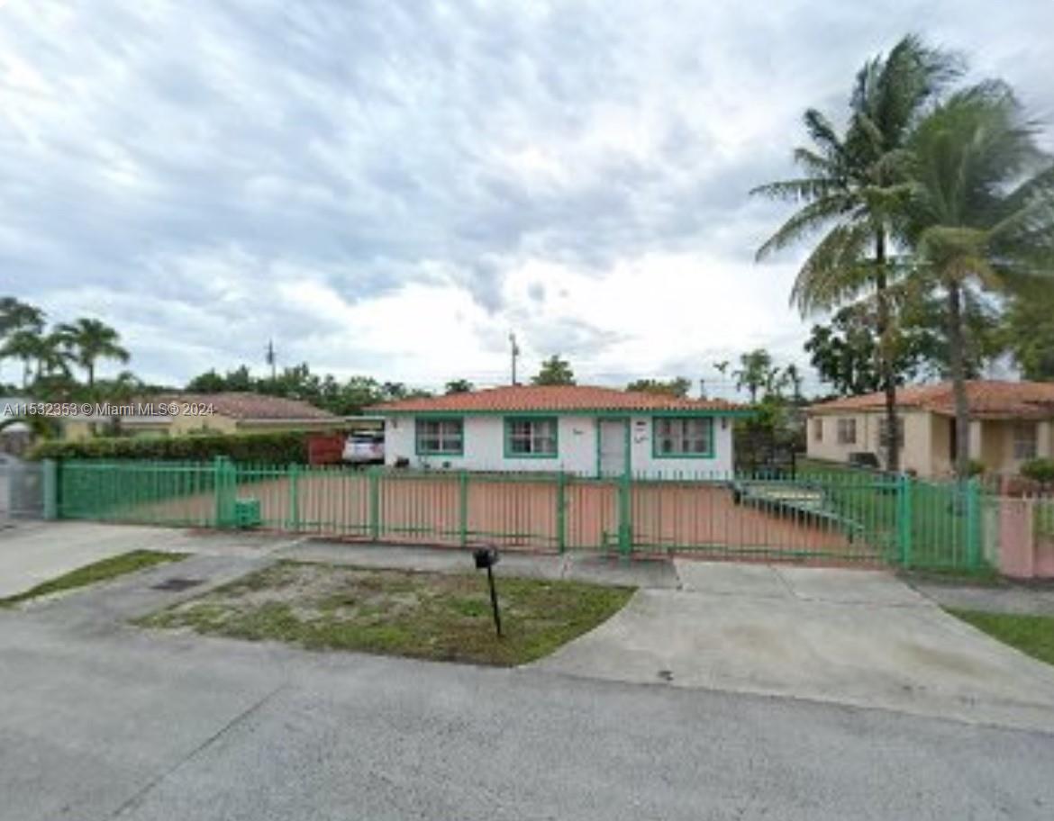 Motivated seller!!!! For sale, this beauty 3 bedrooms and 3 bathrooms with an additional, separated guest apartment. Don’t Miss a big opportunity for this potential income house in the heart of Miami. Close to shopping centers, malls and restaurants . Good for first-time buyers and for investors is a PLUS !!! For showing request see broker remarks !!