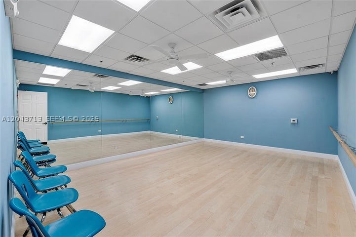 GROVE VILLAGE - Residential