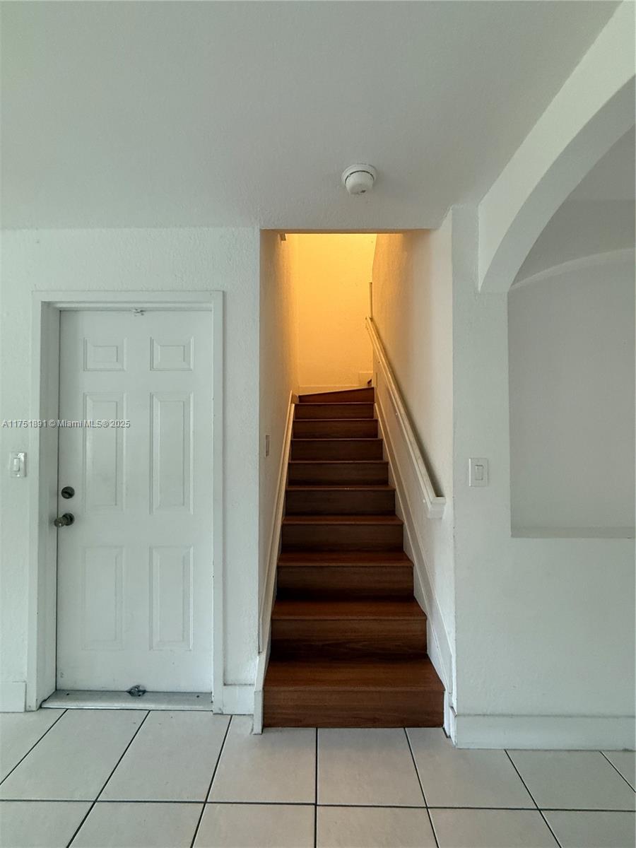 LAKES BY THE BAY JAY - Residential Lease