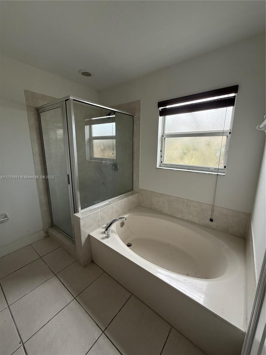 LAKES BY THE BAY JAY - Residential Lease