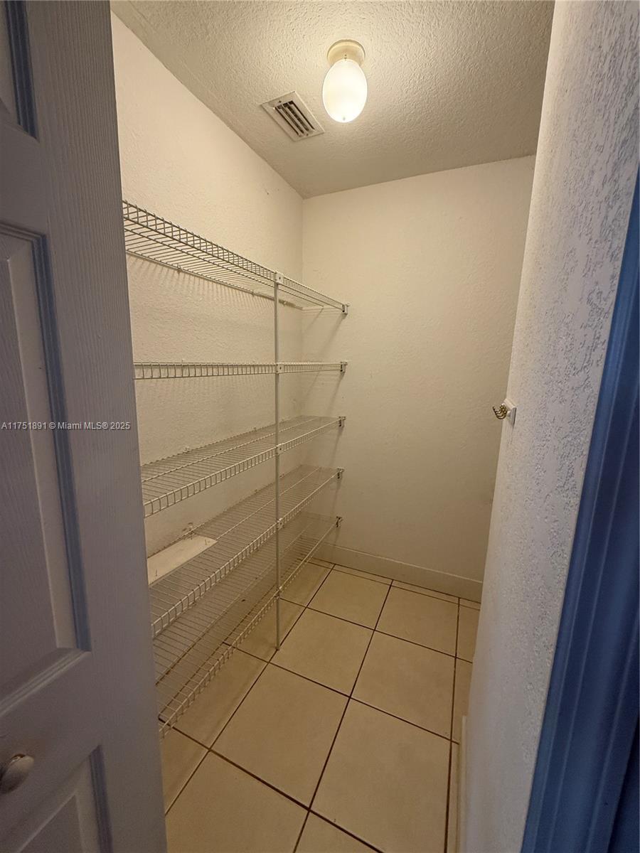 LAKES BY THE BAY JAY - Residential Lease