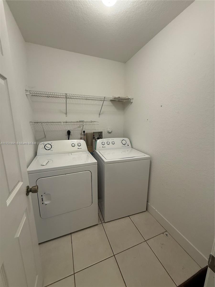 LAKES BY THE BAY JAY - Residential Lease