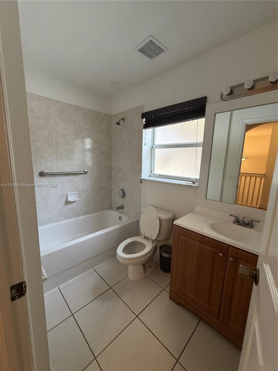 LAKES BY THE BAY JAY - Residential Lease