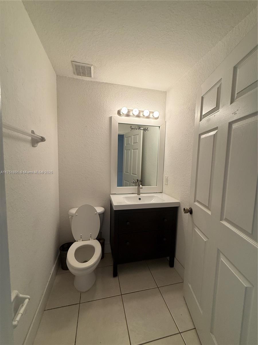 LAKES BY THE BAY JAY - Residential Lease