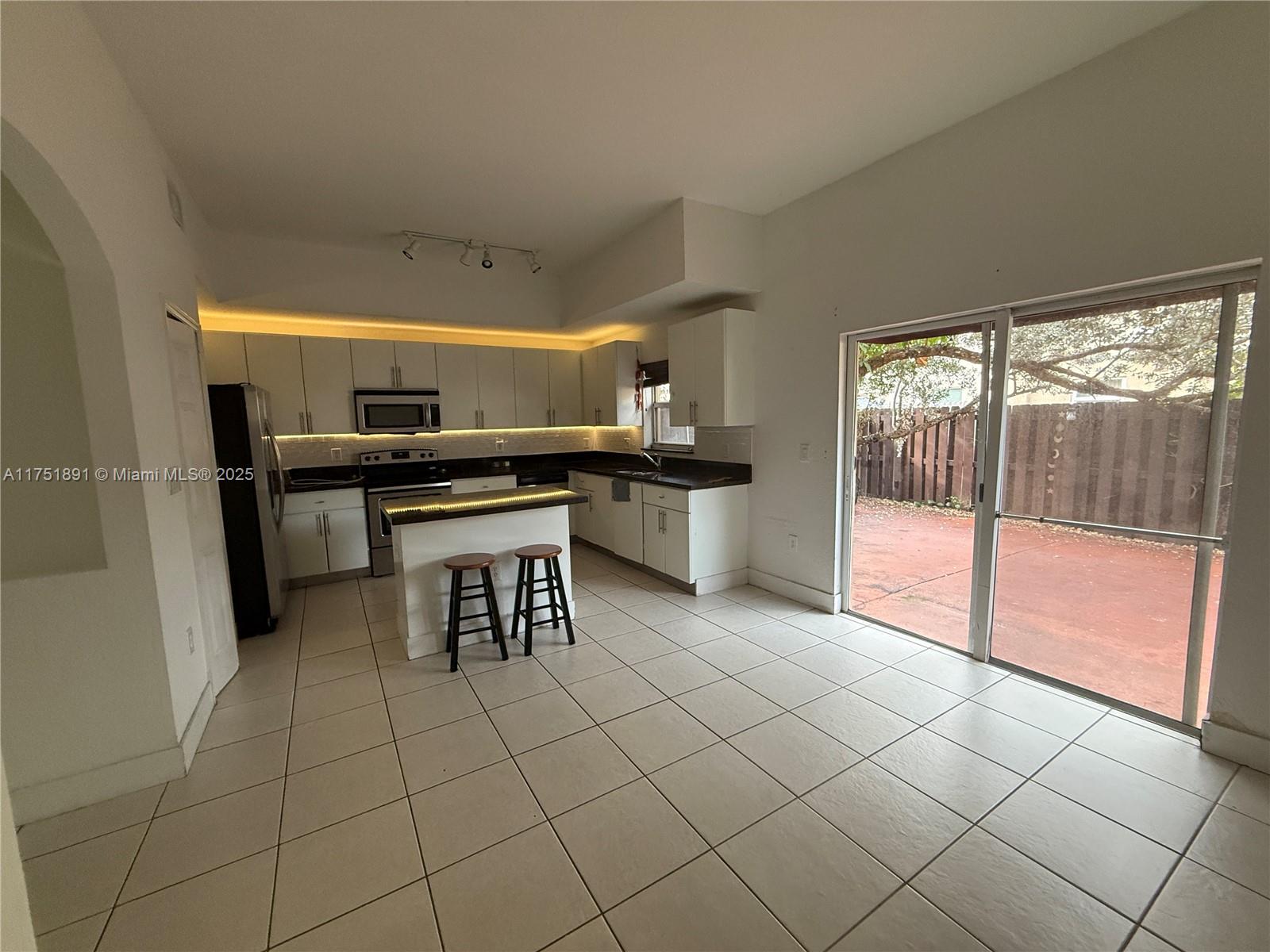 LAKES BY THE BAY JAY - Residential Lease