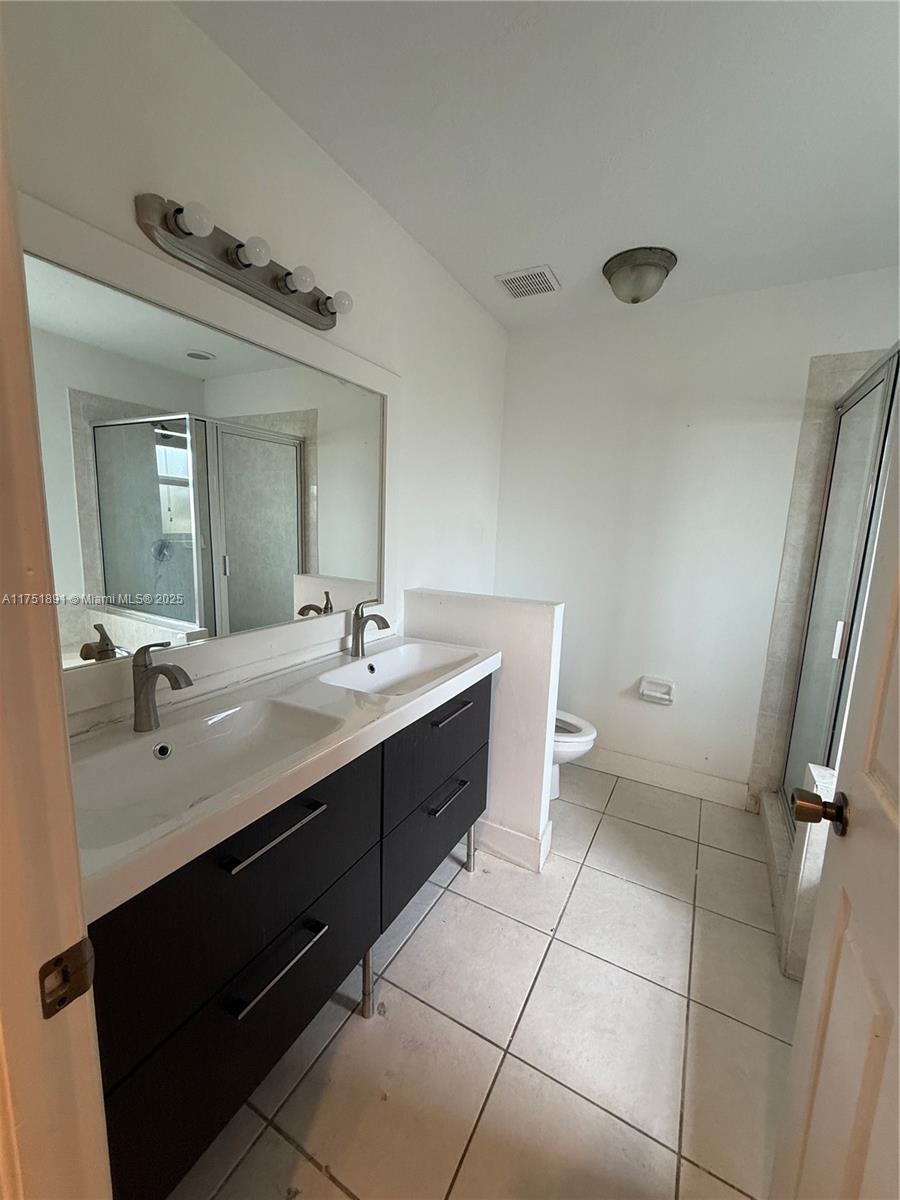 LAKES BY THE BAY JAY - Residential Lease