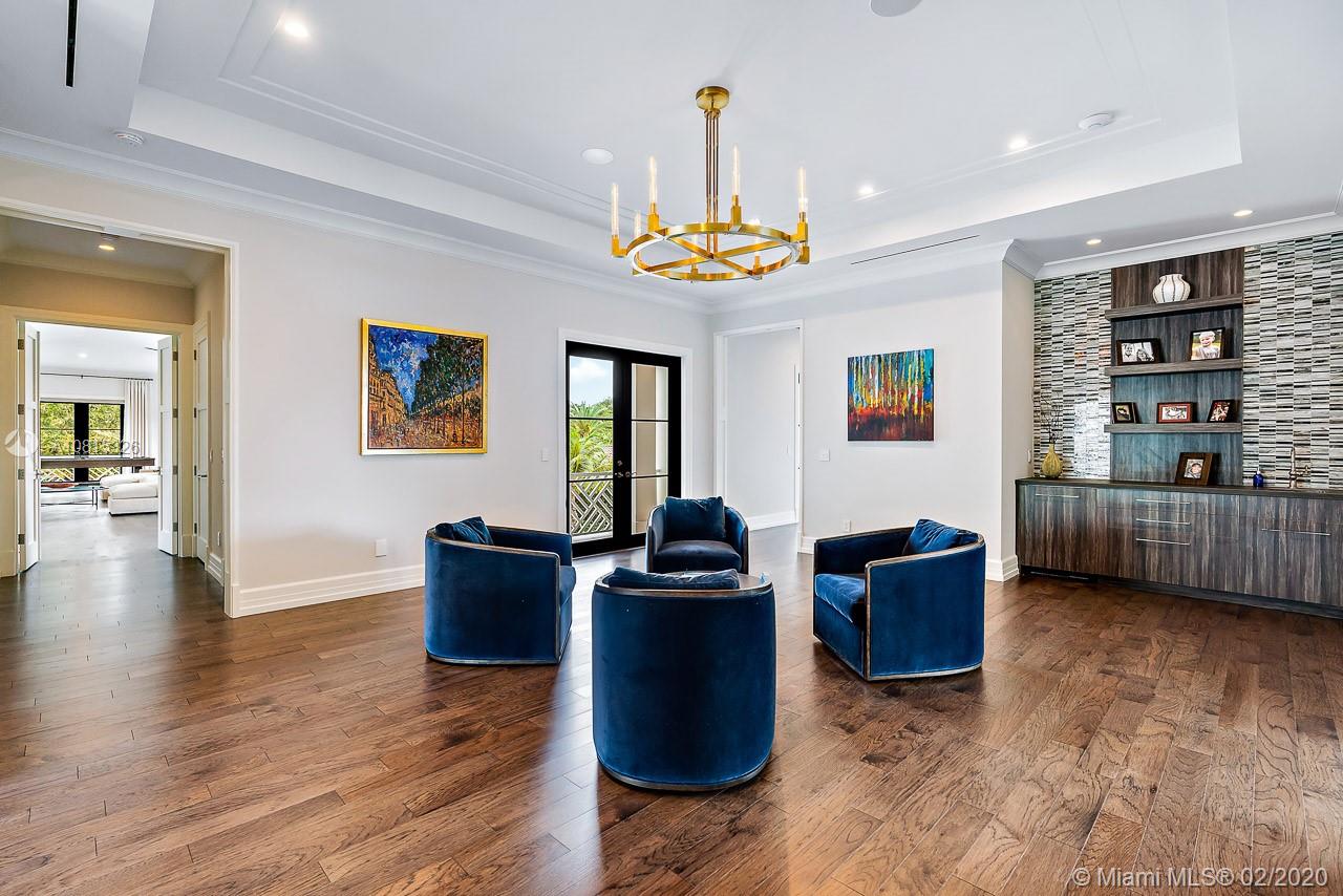 ADMIRALS COVE - Residential