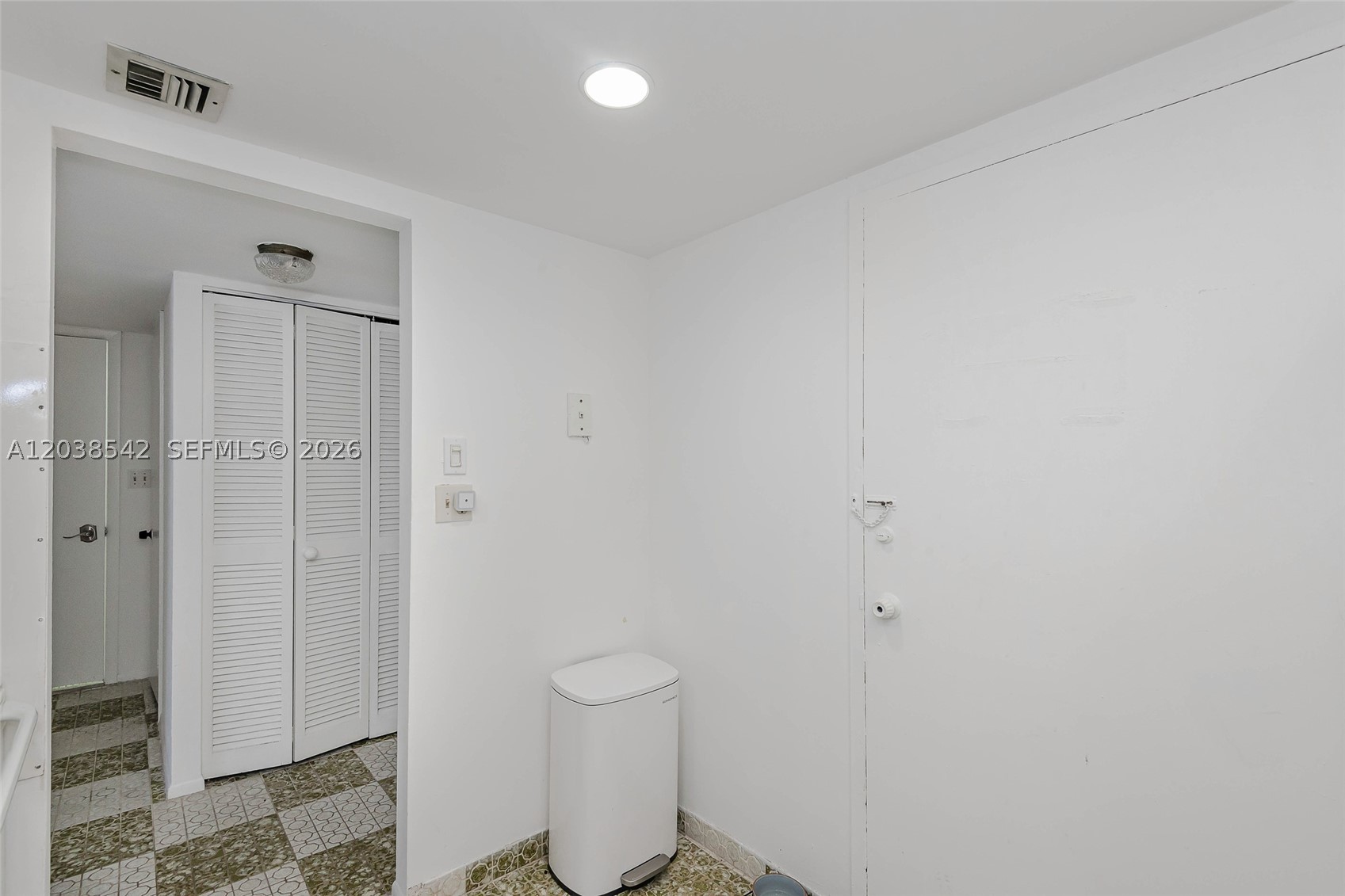 THE PRESIDENTIAL CONDO - Residential