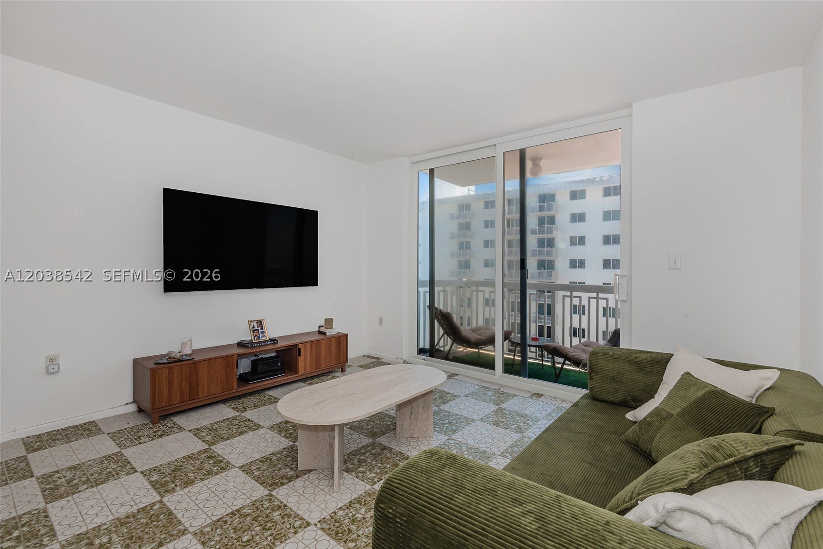 THE PRESIDENTIAL CONDO - Residential