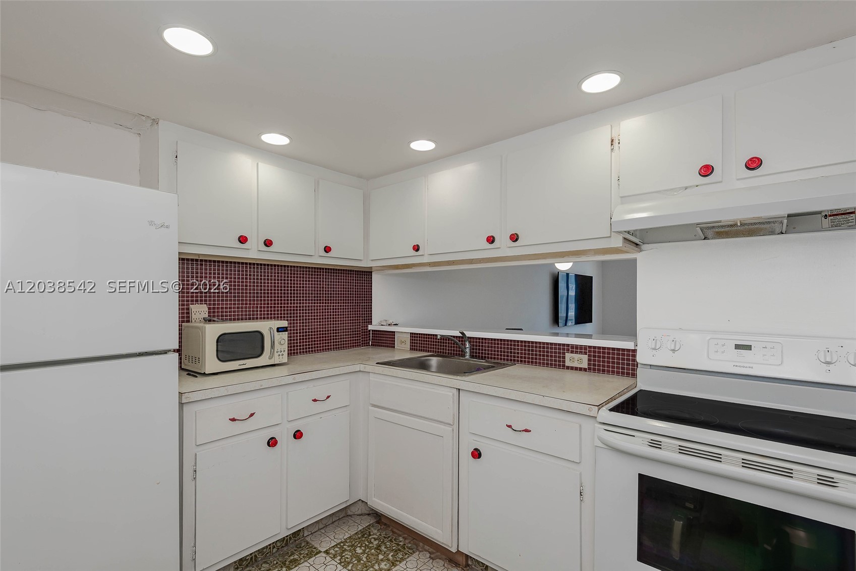 THE PRESIDENTIAL CONDO - Residential