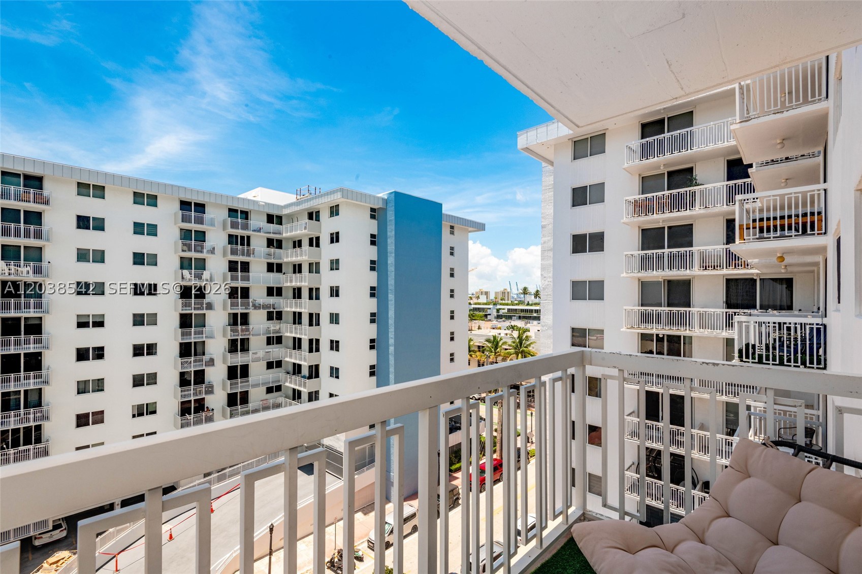 THE PRESIDENTIAL CONDO - Residential