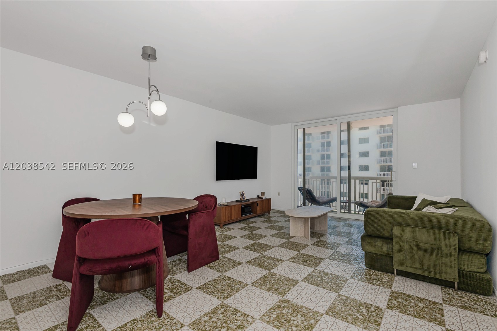 Beautiful Ocean front Presidential Condo. Located blocks from shopping, dinning, volleyball, muscle beach and CVS. Best location in South Beach. Easy to show.