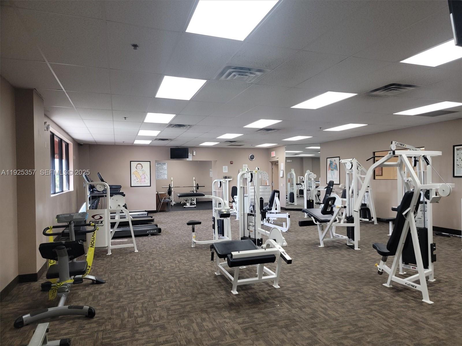 HOLLYBROOK GOLF AND - Residential