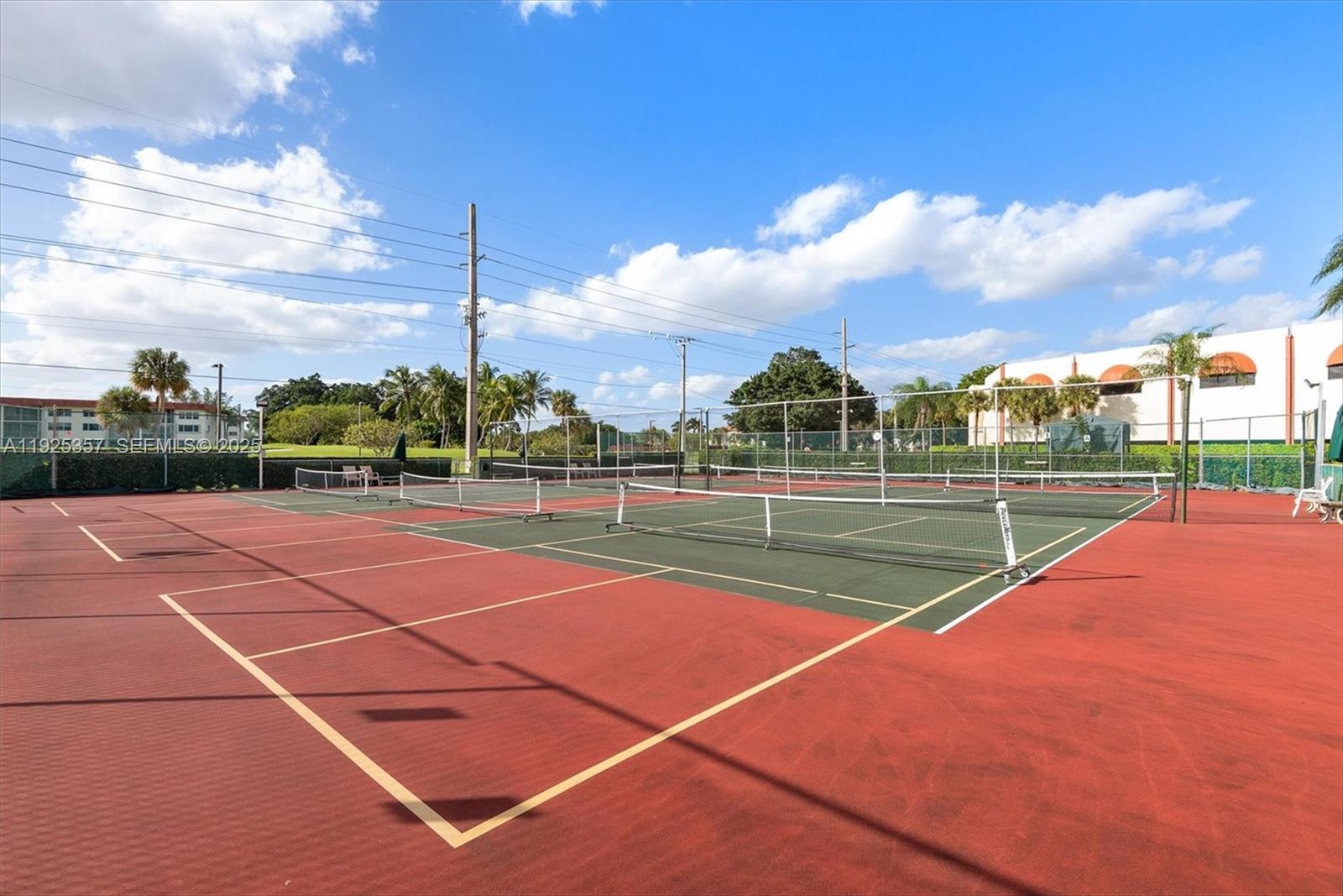 HOLLYBROOK GOLF AND - Residential
