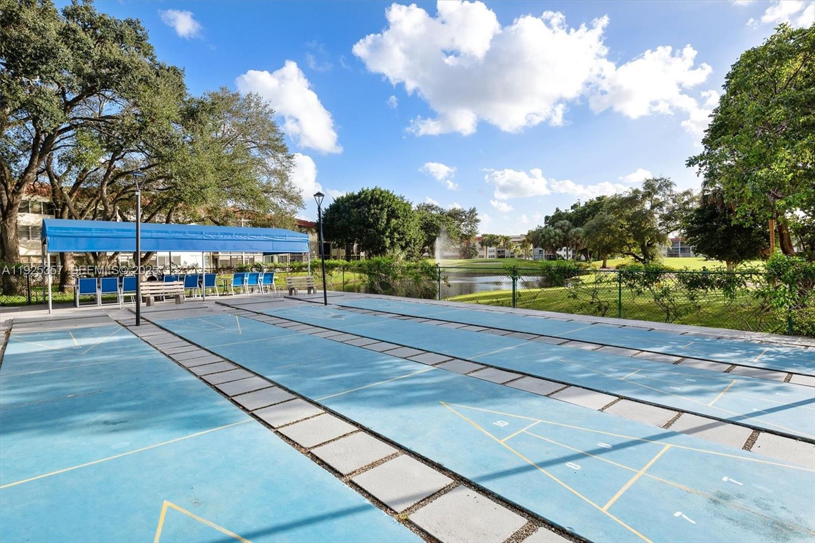 HOLLYBROOK GOLF AND - Residential