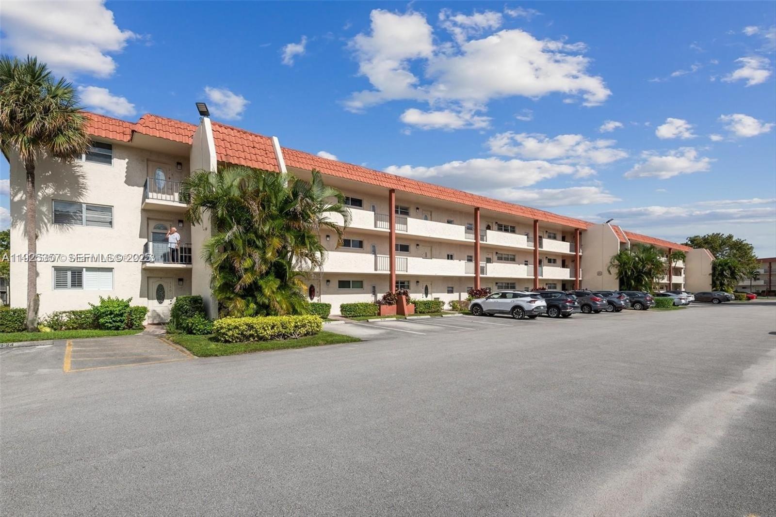 HOLLYBROOK GOLF AND - Residential