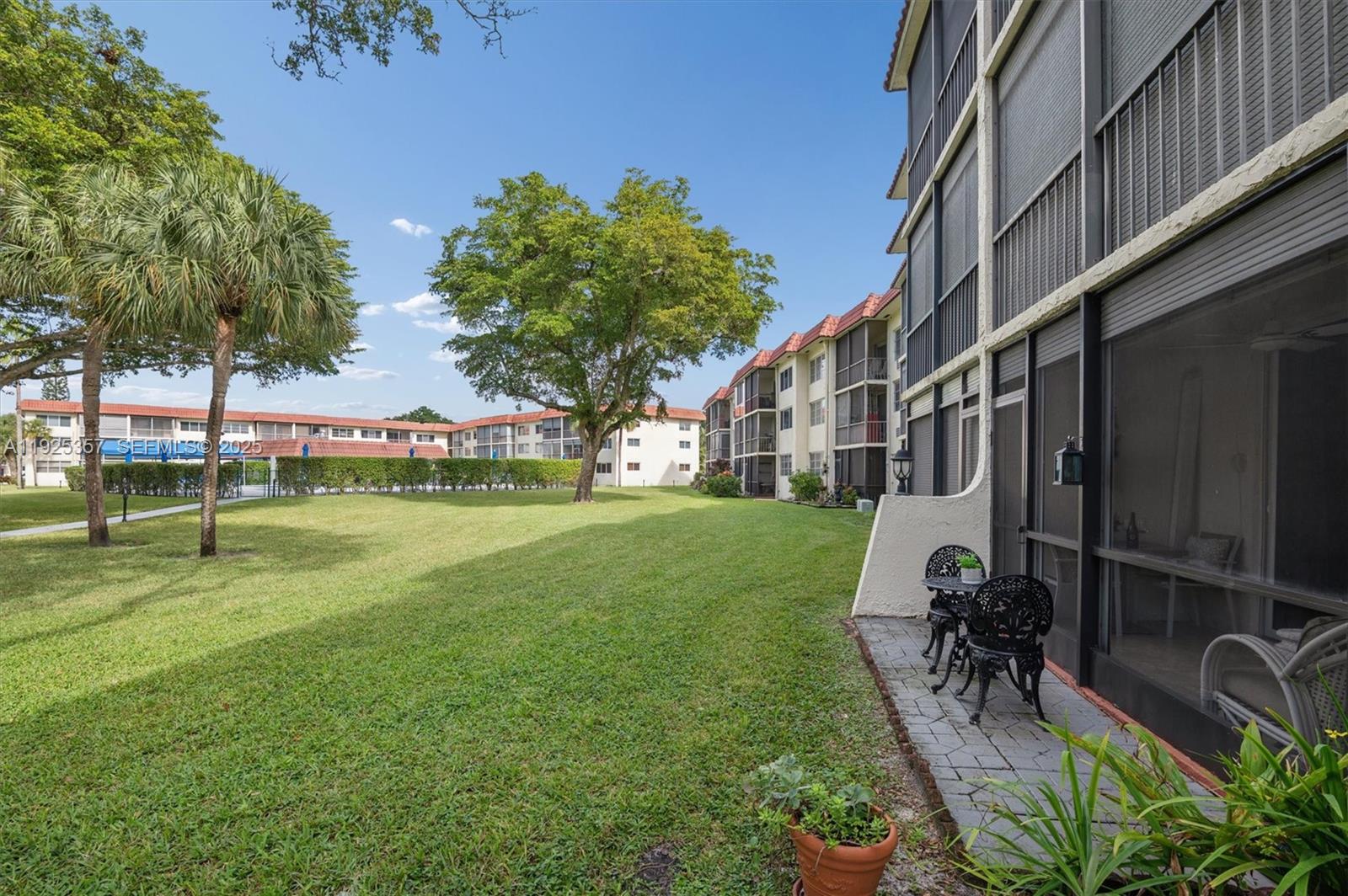 HOLLYBROOK GOLF AND - Residential
