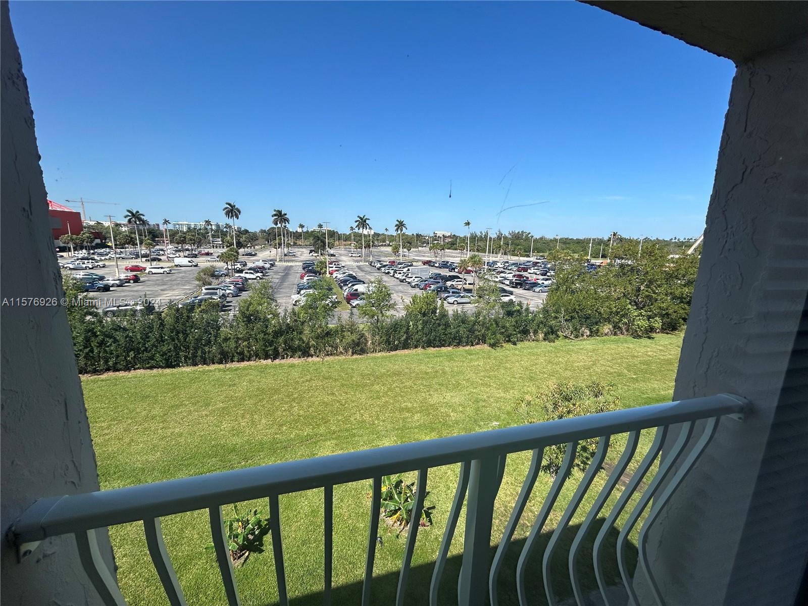PALM VILLAGE CLUB CONDO - Residential Lease
