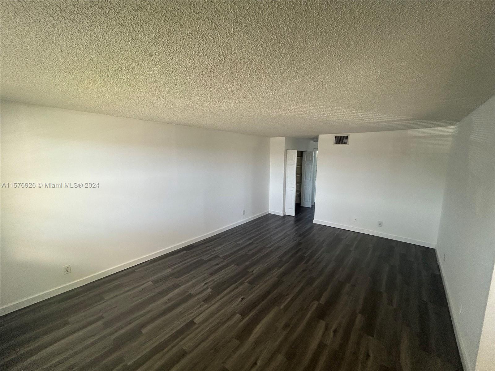 PALM VILLAGE CLUB CONDO - Residential Lease