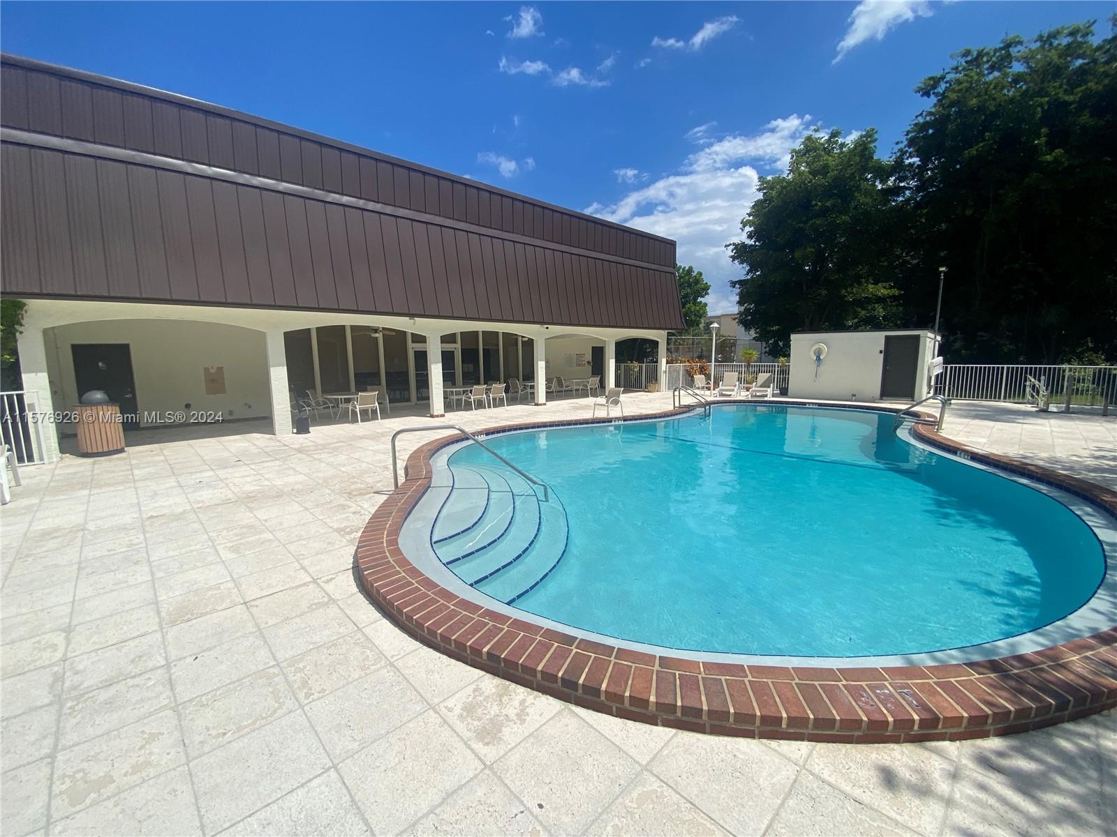 PALM VILLAGE CLUB CONDO - Residential Lease