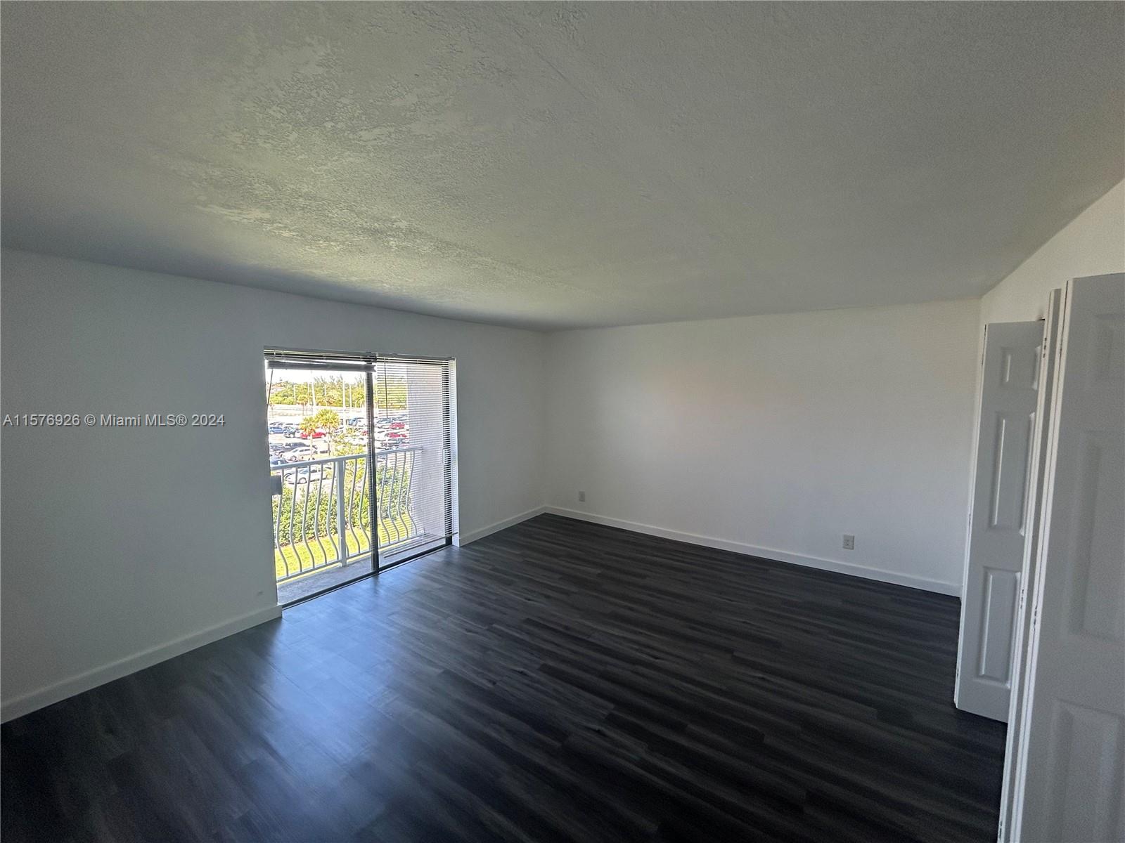 PALM VILLAGE CLUB CONDO - Residential Lease