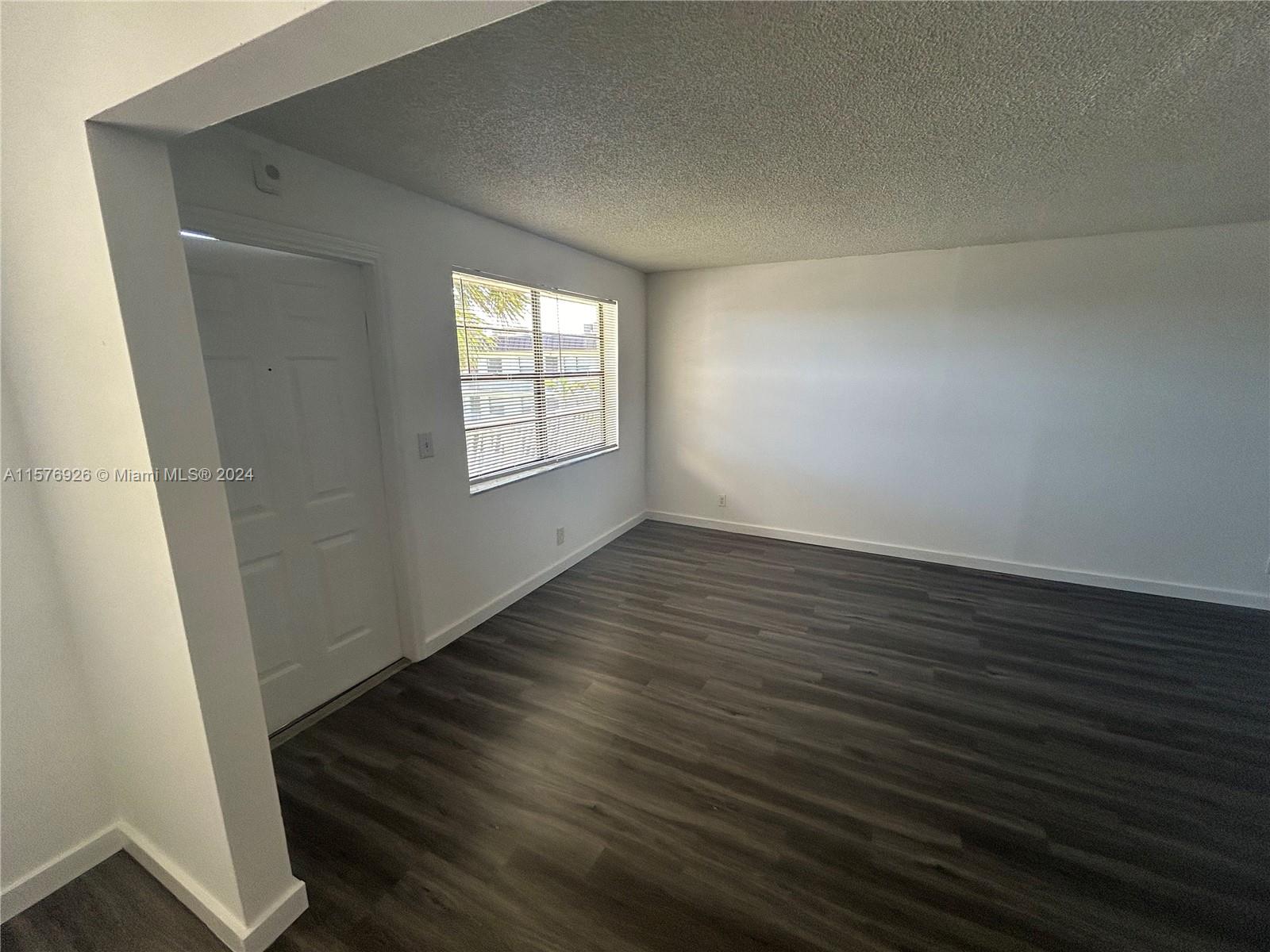 PALM VILLAGE CLUB CONDO - Residential Lease