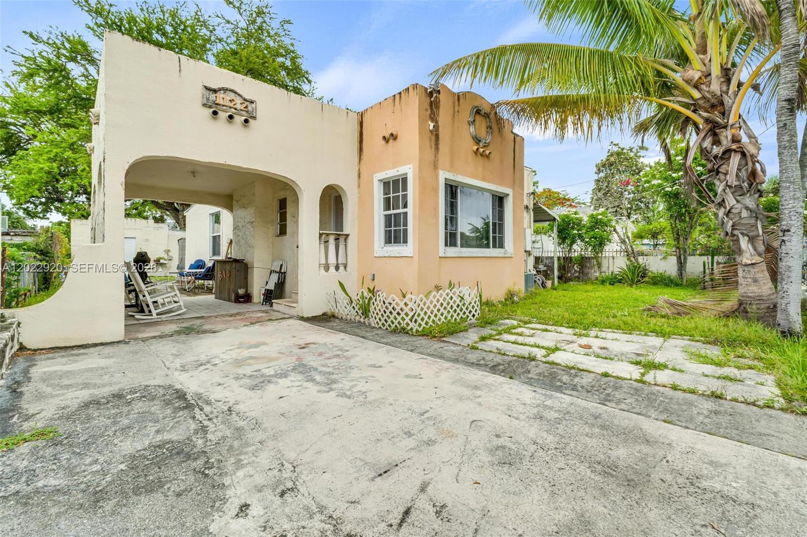 Excellent opportunity! Property for sale in the heart of Miami. Great investment opportunity with excellent income-producing potential. Don’t miss out on this opportunity.