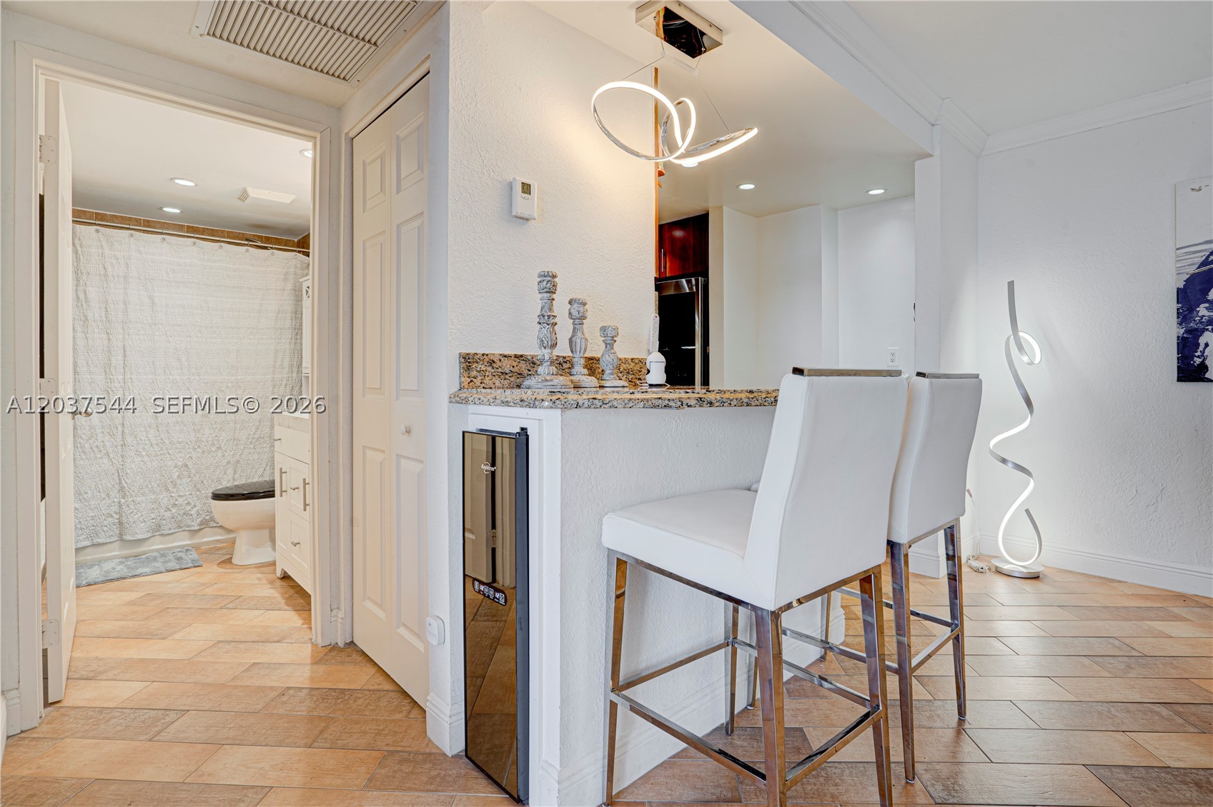 ISLAND POINTE CONDO - Residential