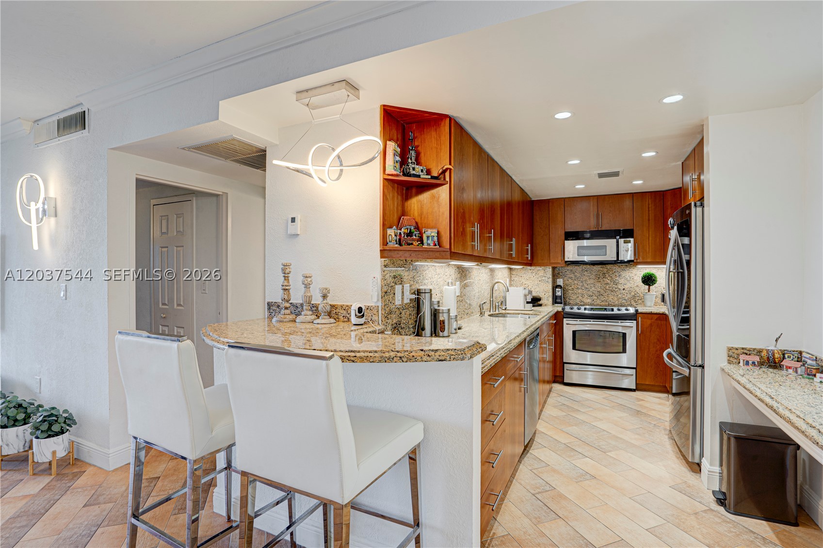 ISLAND POINTE CONDO - Residential