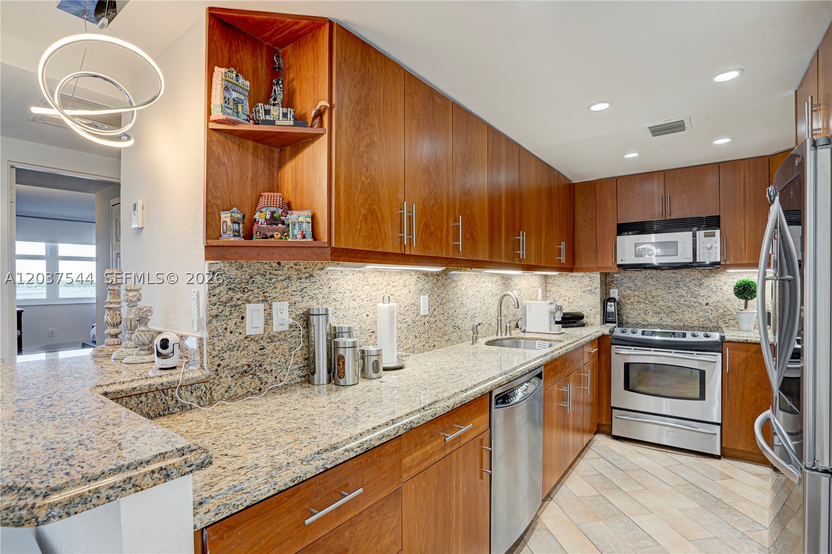 ISLAND POINTE CONDO - Residential
