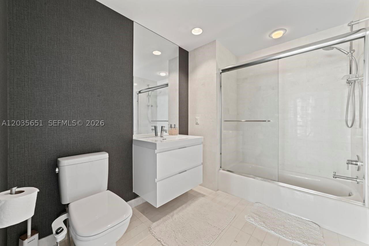 MARINA PALMS RESIDENCES S - Residential