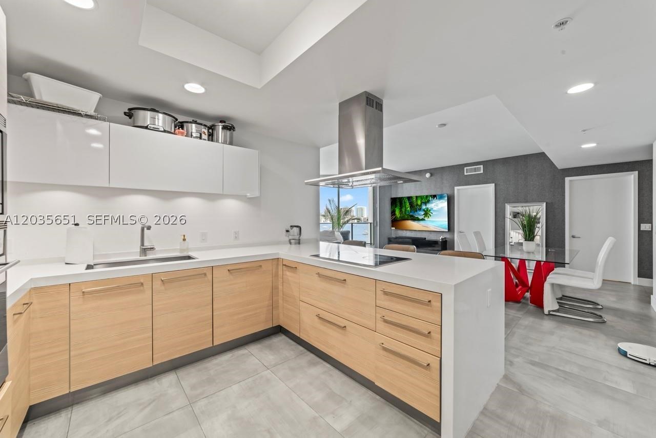 MARINA PALMS RESIDENCES S - Residential