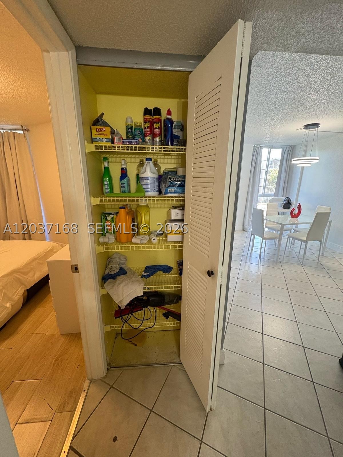 LAS BRISAS@ COUNTRY CLUB - Residential Lease