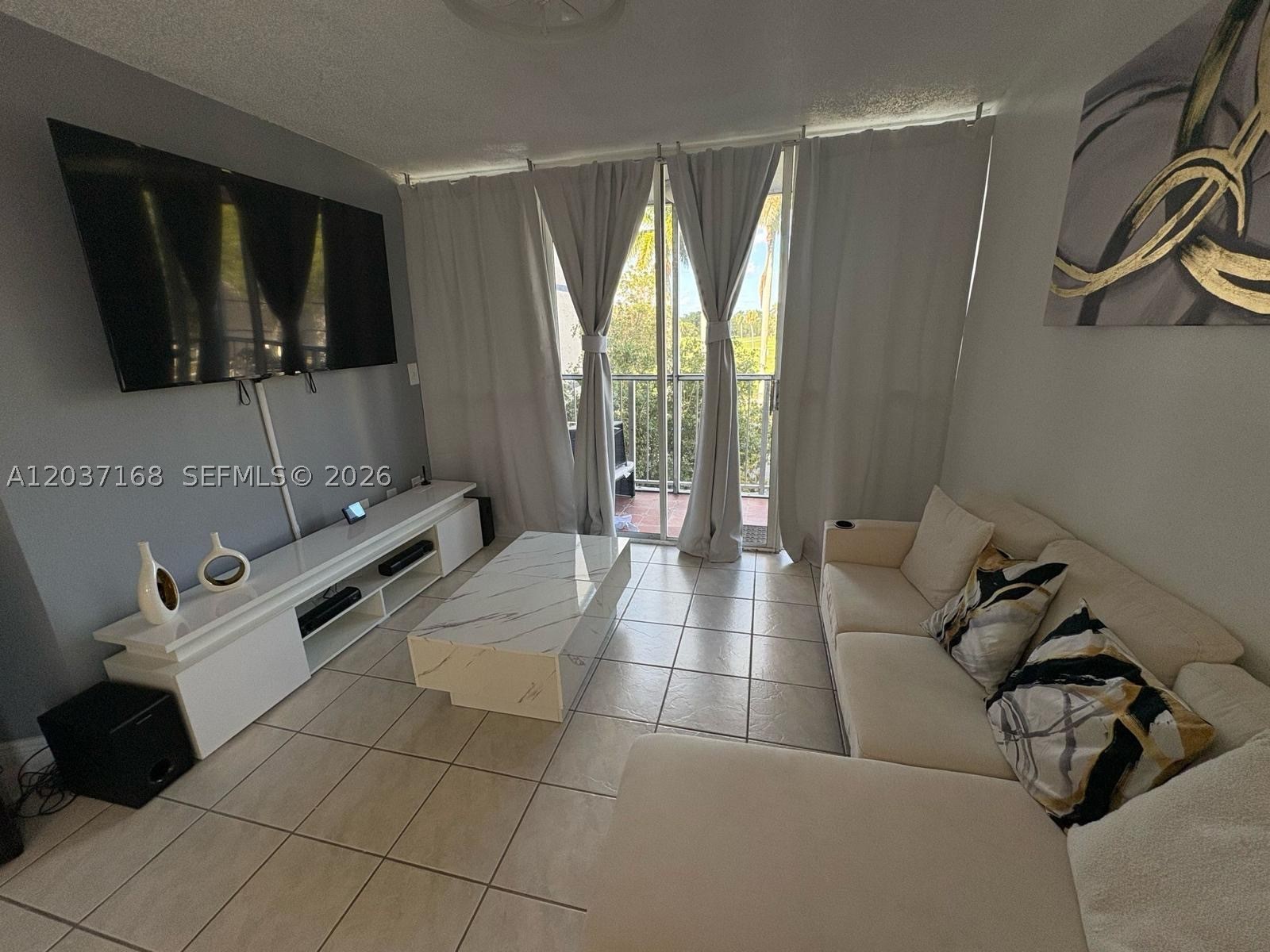 LAS BRISAS@ COUNTRY CLUB - Residential Lease
