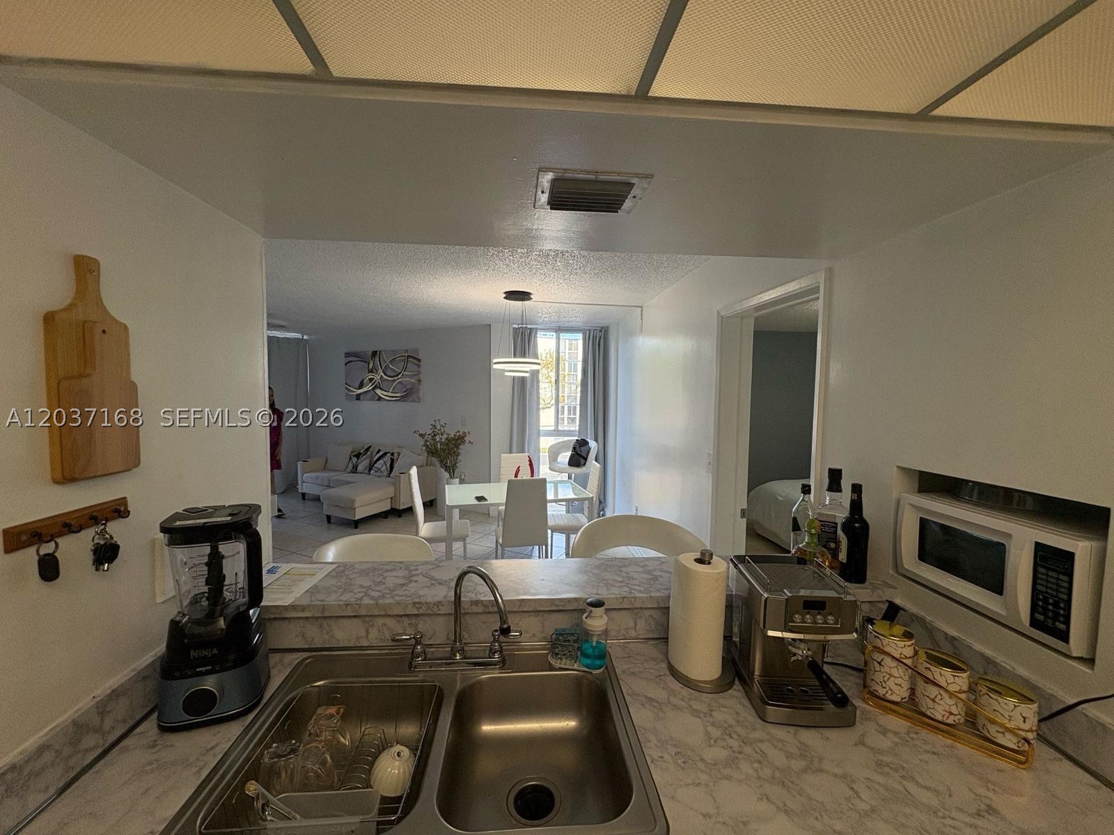 LAS BRISAS@ COUNTRY CLUB - Residential Lease