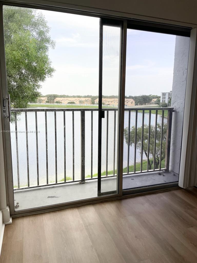 LAKESHORE AT UNIVERSITY P - Residential Lease