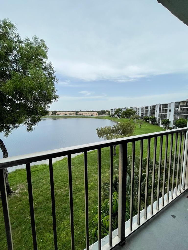 LAKESHORE AT UNIVERSITY P - Residential Lease