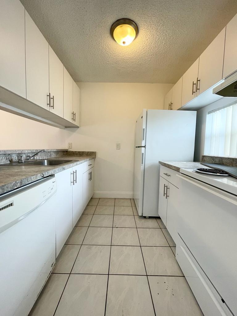 LAKESHORE AT UNIVERSITY P - Residential Lease
