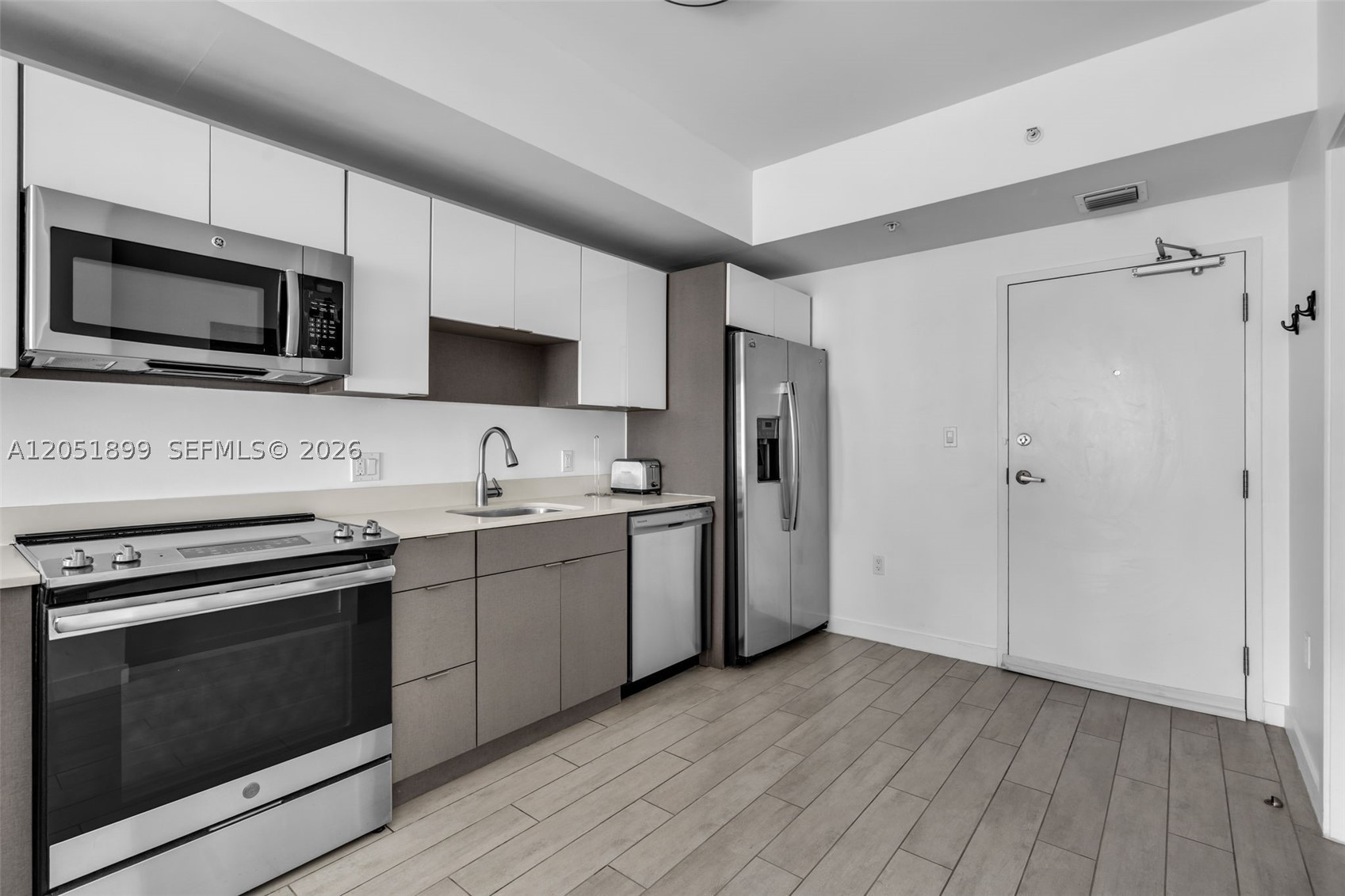 26 EDGEWATER CONDO - Residential Lease