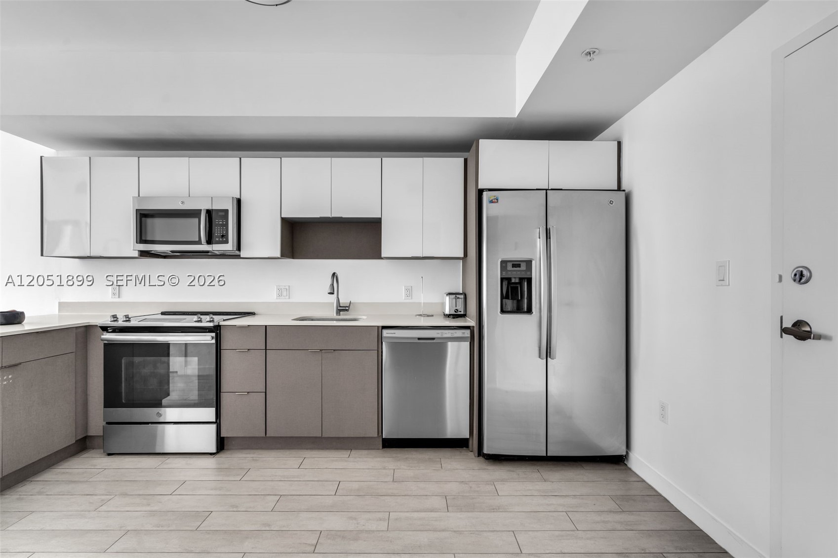 26 EDGEWATER CONDO - Residential Lease