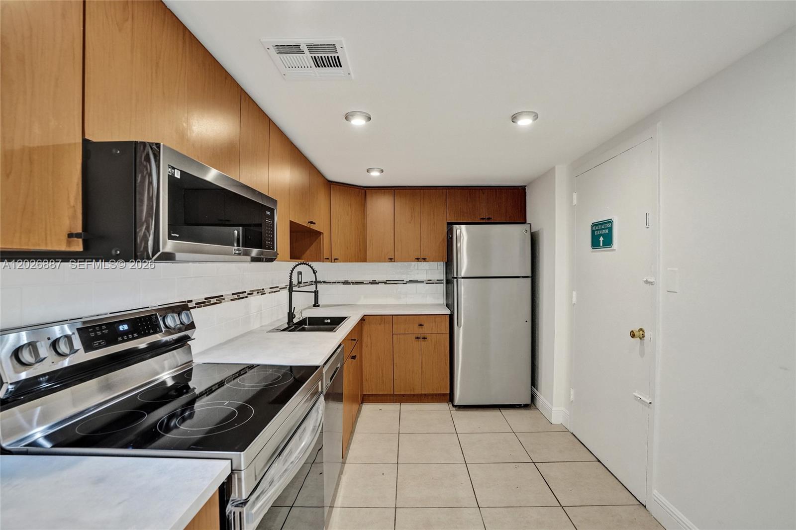 BAYVIEW PALMS CONDO - Residential