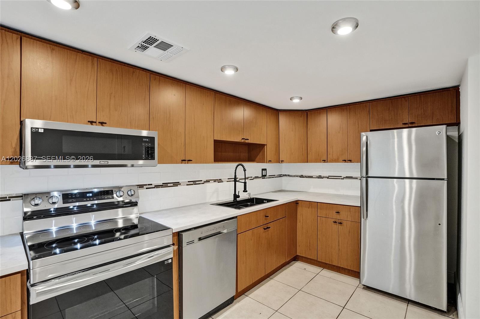 BAYVIEW PALMS CONDO - Residential