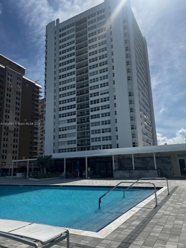 LA MER ESTATES SOUTH COND - Residential