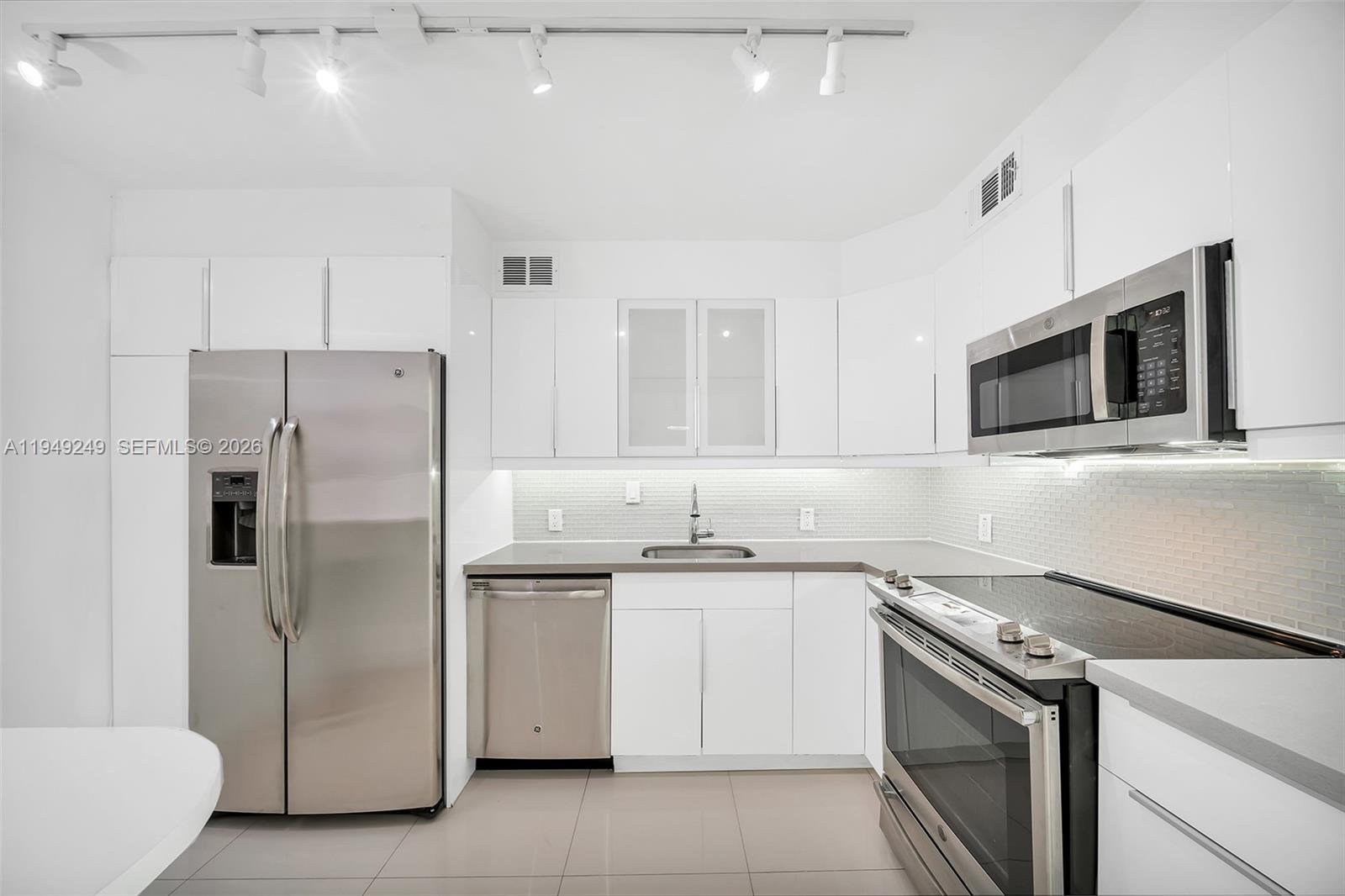 ARLEN HOUSE EAST CONDO - Residential