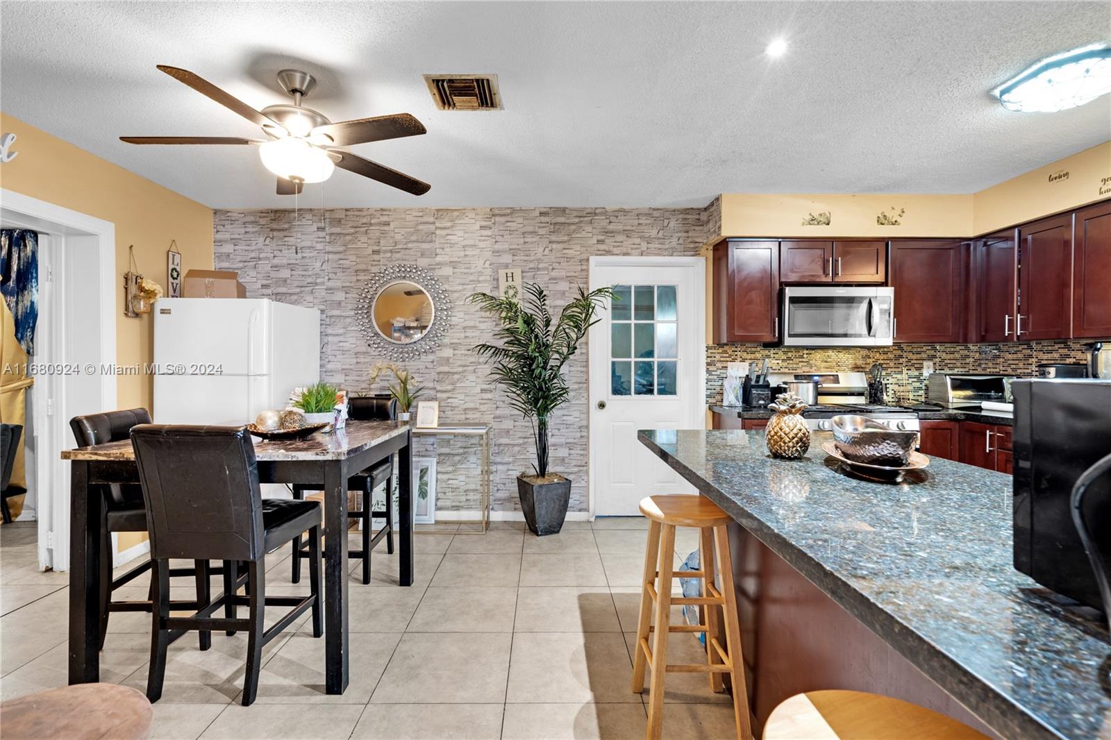 SUNRISE GOLF VILLAGE SEC - Residential